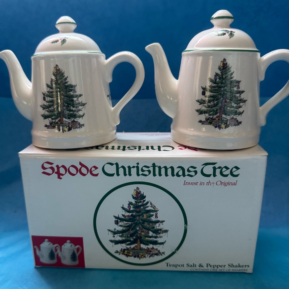 Teapot Salt & Pepper Shakers
Spode Christmas Tree